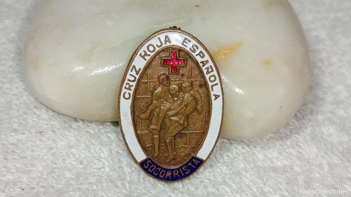 Militaria: ANTIGUA INSIGNIA ESMALTADA SOCORRISTA CRUZ ROJA ESPA&Ntilde;OLA A&Ntilde;OS 50