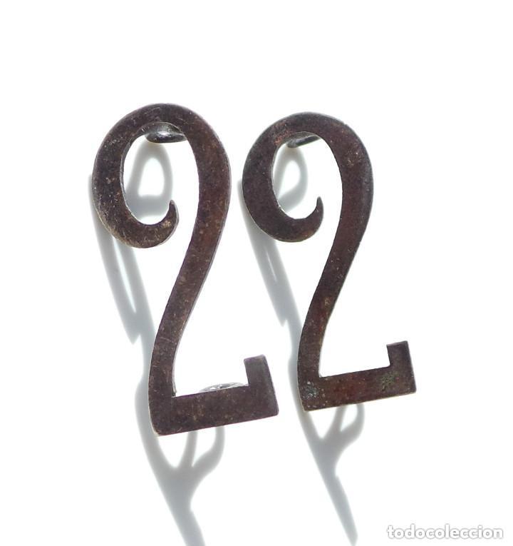 Militaria: DISTINTIVO NUMERAL DE CUELLO N&ordm; 2.- 2,5 CM ALTO.