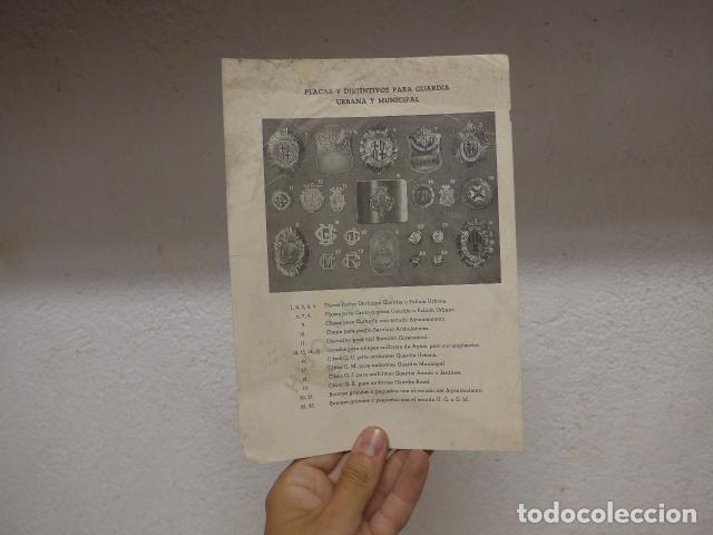 Militaria: Antiguo cartel catalogo de placas y insignias de la Guardia Urbana o policia, de castells