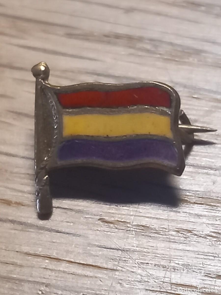 Militaria: Insignia bandera republicana