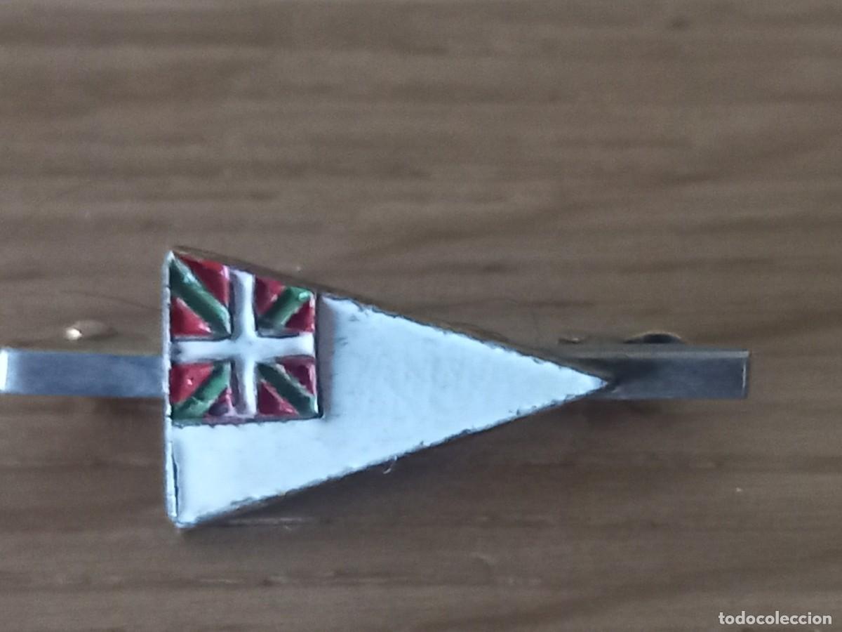 Militaria: Insignia imperdible ikurri&ntilde;a pais vasco euskadi