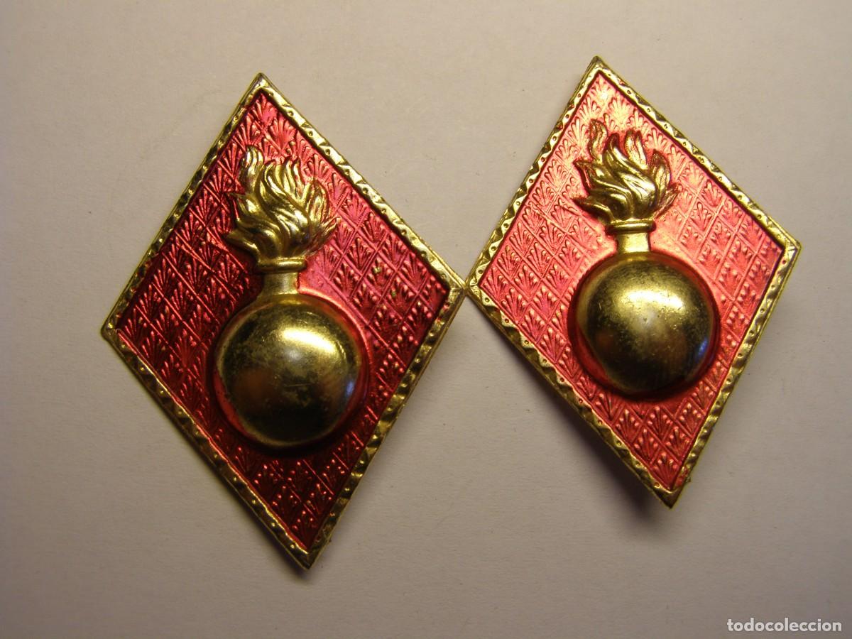 Militaria: Par de insignias rombos de artiller&iacute;a, Ej&eacute;rcito Espa&ntilde;ol, a&ntilde;os 60-70.