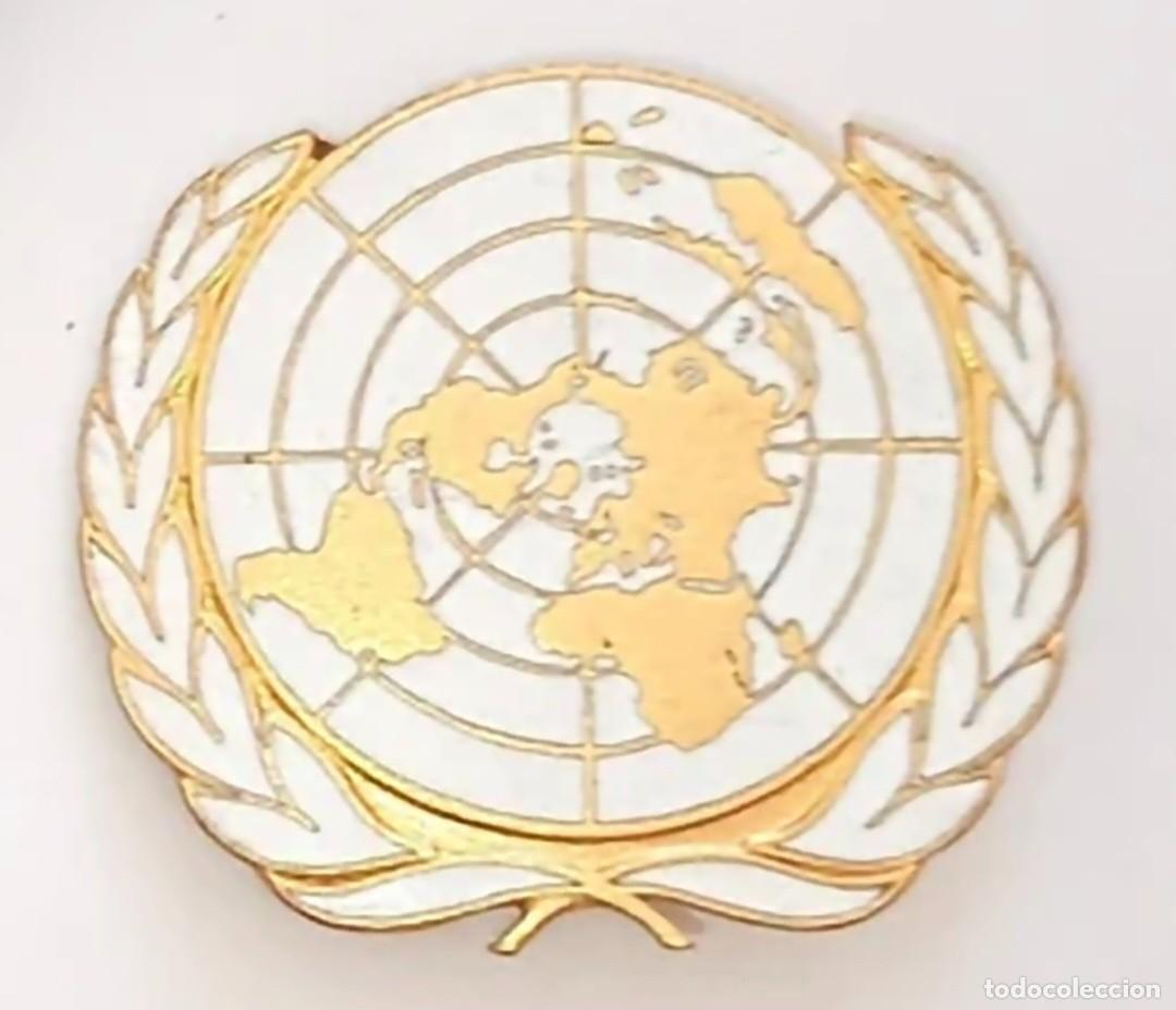 Militaria: PLACA PARA PECHO Y BOINA DE LAS NACIONES UNIDAS .original