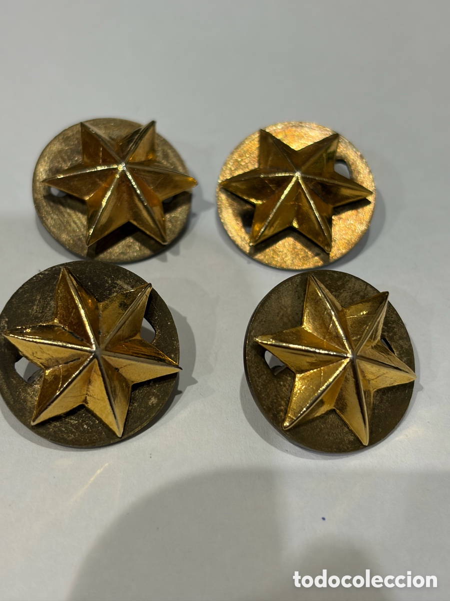 Militaria: 4 Estrellas de 6 puntas metal Dorado con tornillo miden 2 cm