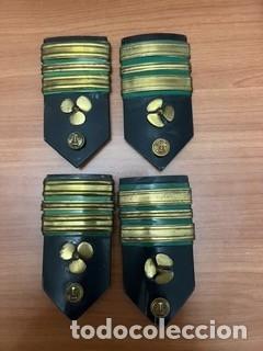 Militaria: 2 pares de palas r&iacute;gidas de gala del Cuerpo de M&aacute;quinas de la Armada Espa&ntilde;ola. A&ntilde;os 50