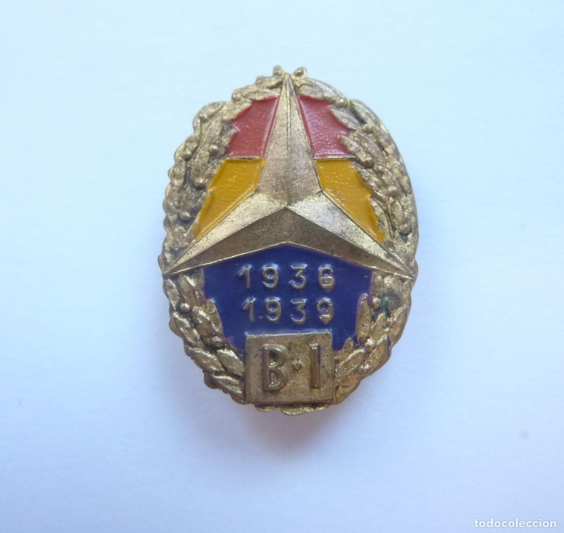 Militaria: Brigadas Internacionales: Emblema brigadista internacional - Distintivo. Fabricado en Francia