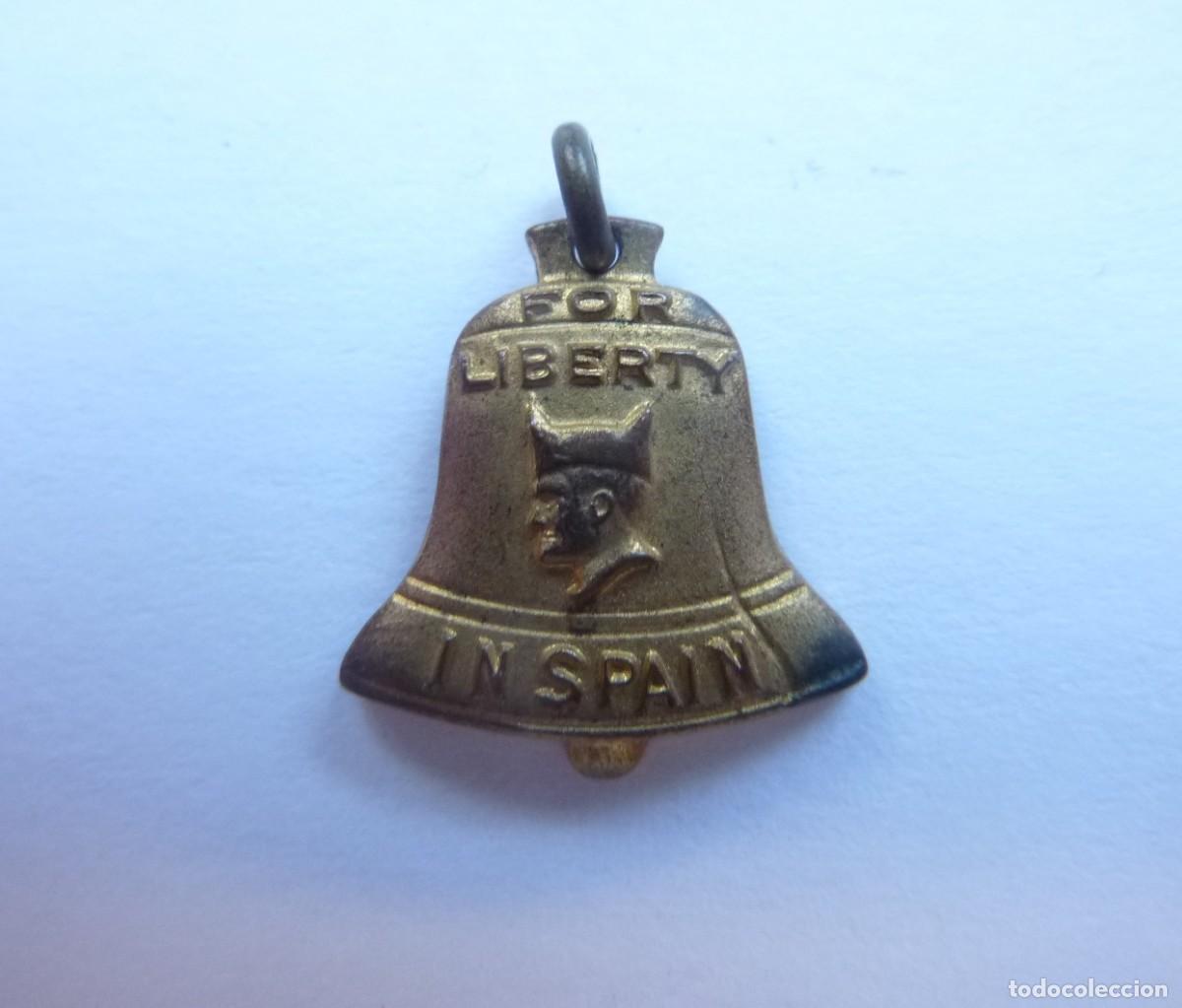Militaria: Brigadas Internacionales: Fragmento del emblema Brigada Lincoln - Distintivo. Campana libertad
