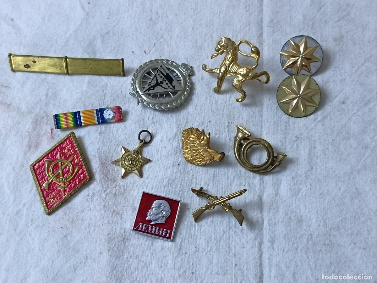 Militaria: Lote de Insignias, medallas o similar, militares, a clasificar