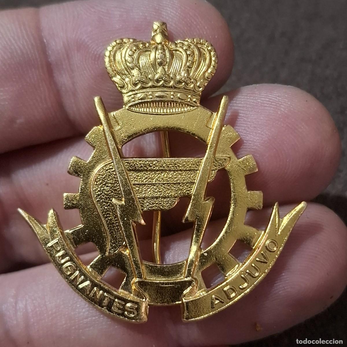 Militaria: Insignia de gorra del cuerpo de log&iacute;stica o transporte del Ej&eacute;rcito Belga, lat&oacute;n.