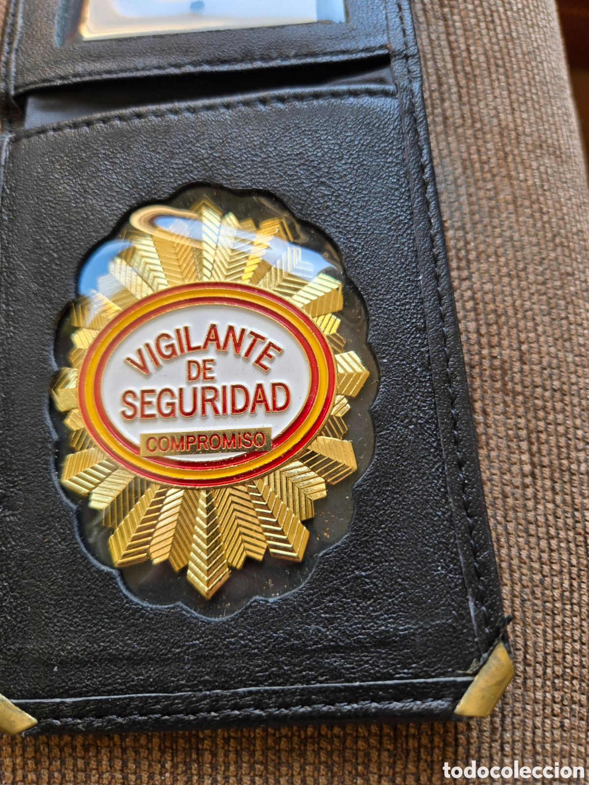 Militaria: Cartera con placa Vigilante de Seguridad