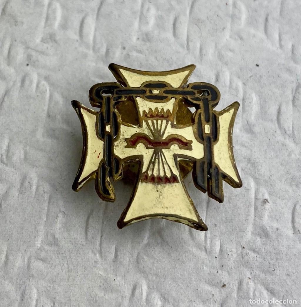 Militaria: DISTINTIVO EXCAUTIVOS DE FALANGE