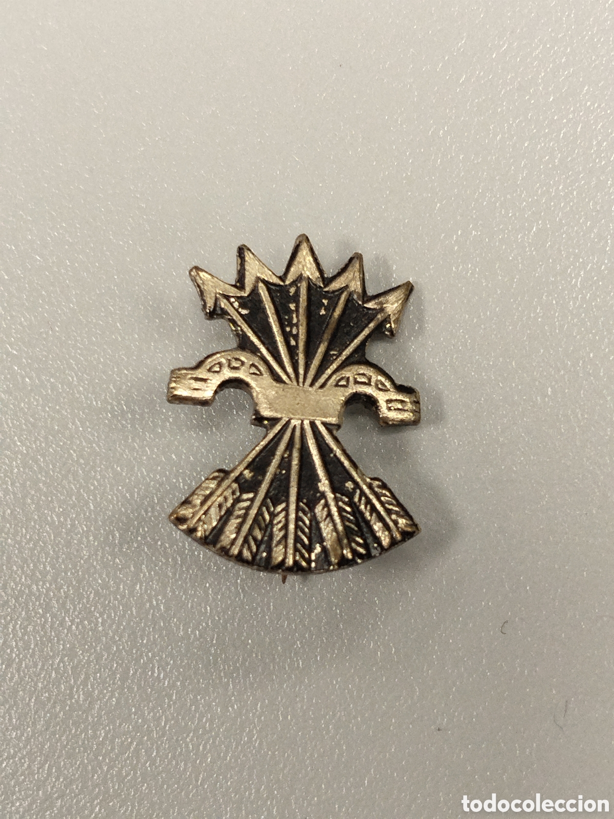 Militaria: Insignia Falange post guerra civil.falangista.requete.patriotico.franco.franquista.nacional.militar