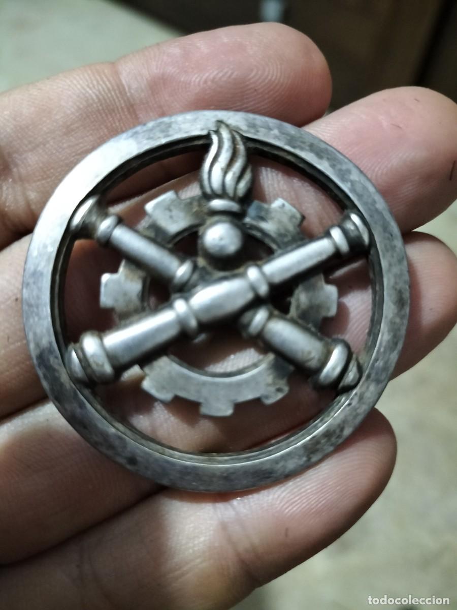 Militaria: Antigua insignia de boina el ej&eacute;rcito franc&eacute;s. Artilleria