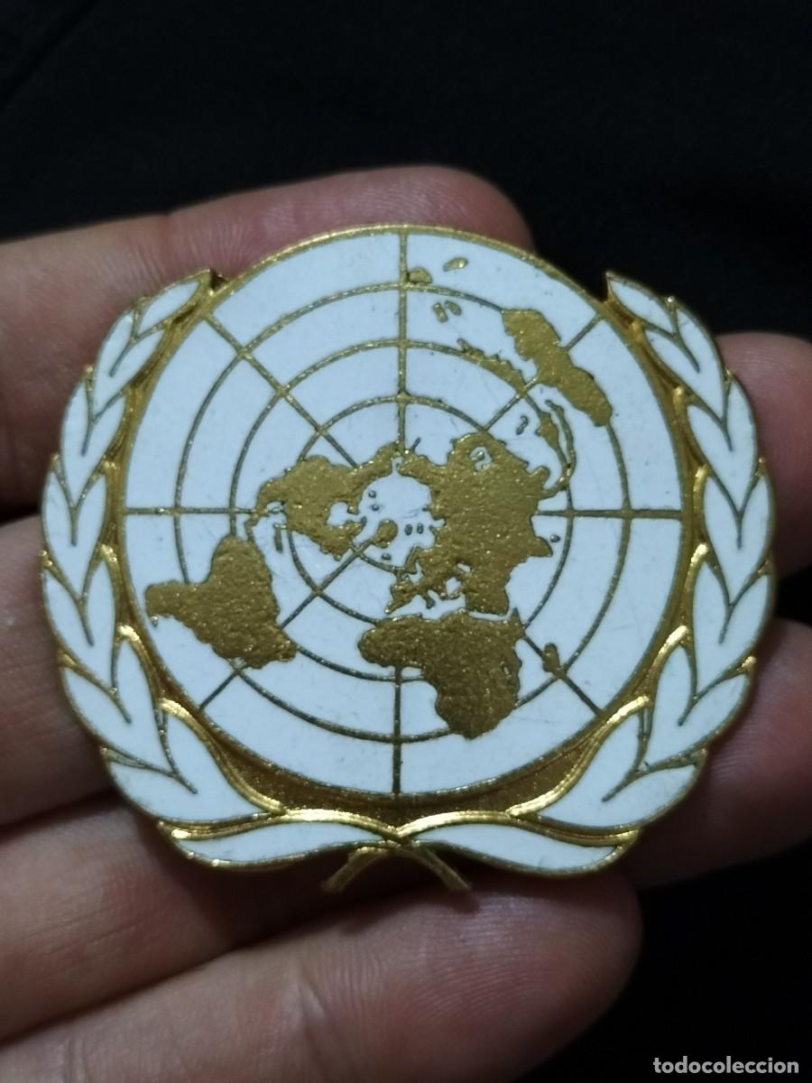 Militaria: PLACA PARA PECHO Y BOINA DE LAS NACIONES UNIDAS .original