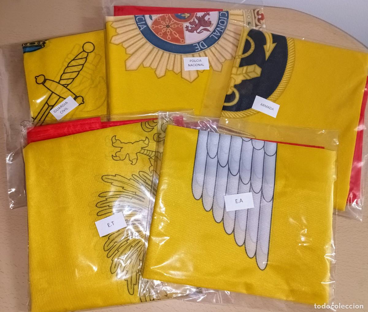 Militaria: 4 Banderas de Espa&ntilde;a con escudos de Policia, Armada, Ejercito de Tierra y Ejercito del Aire.