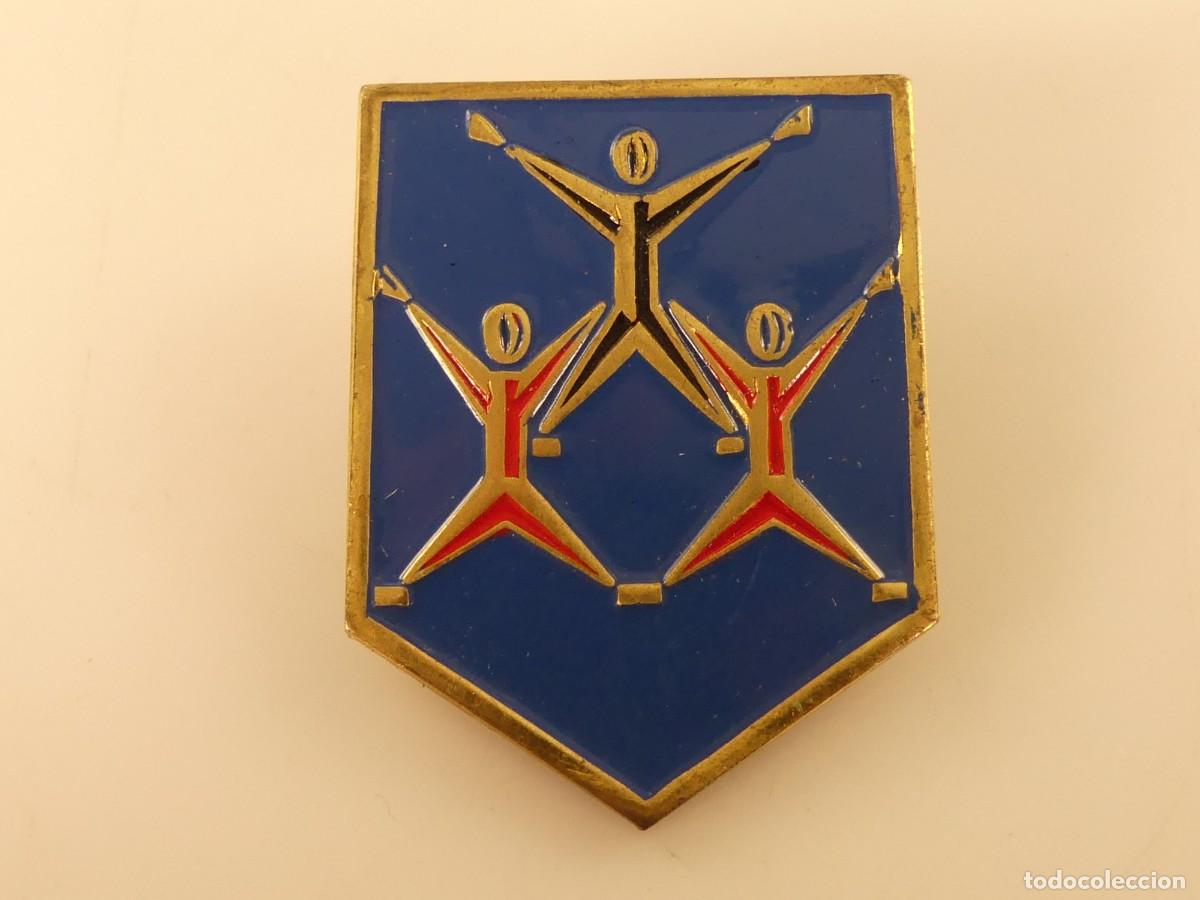 Militaria: MEDALLA INSIGNIA DEPORTES -JUVENTUDES I FESTIVAL GIMNASTICO A&Ntilde;O 1964
