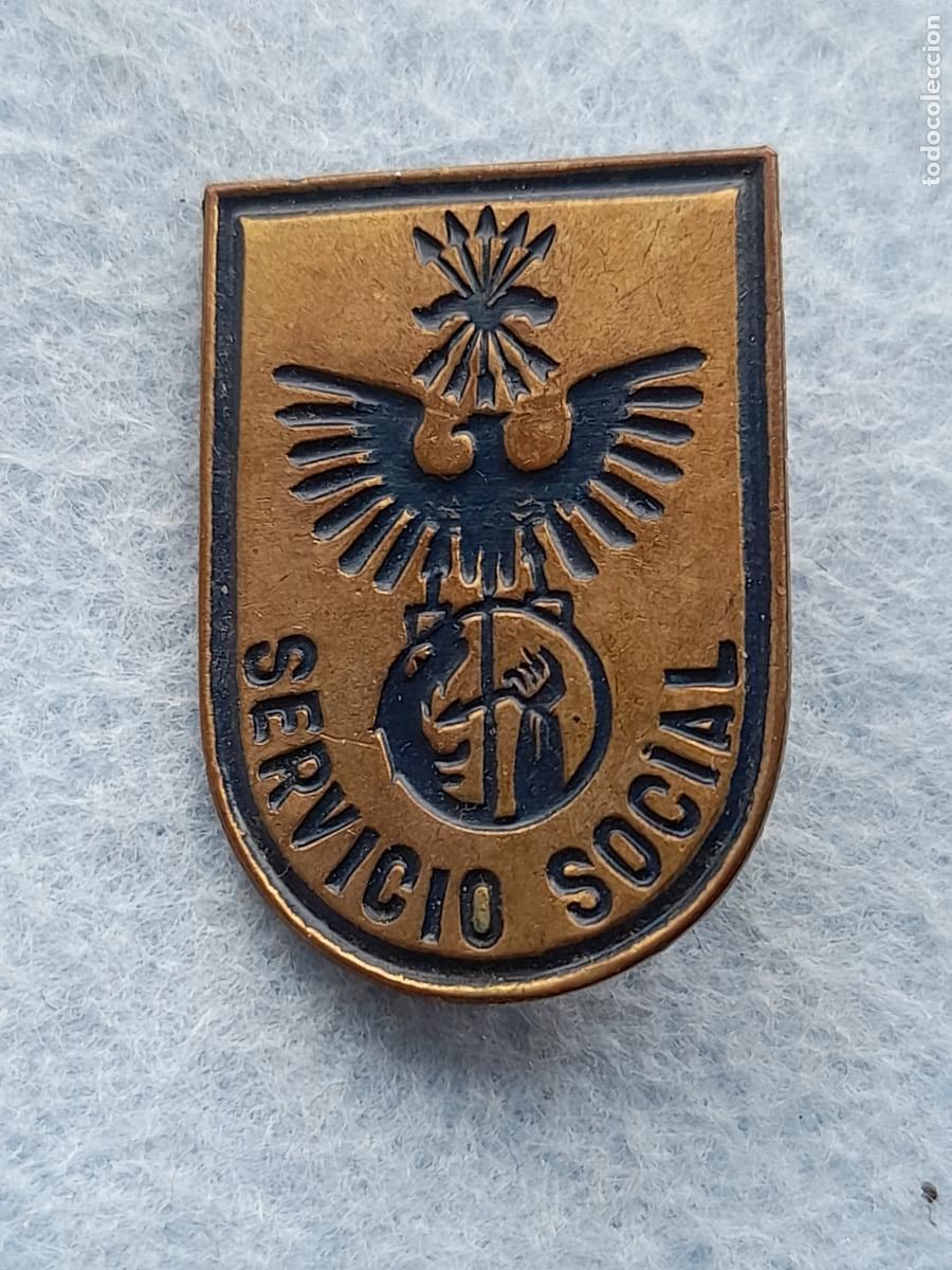 Military Antiques: Insignia &Aacute;guila Servicio Social. &Eacute;poca de Franco.