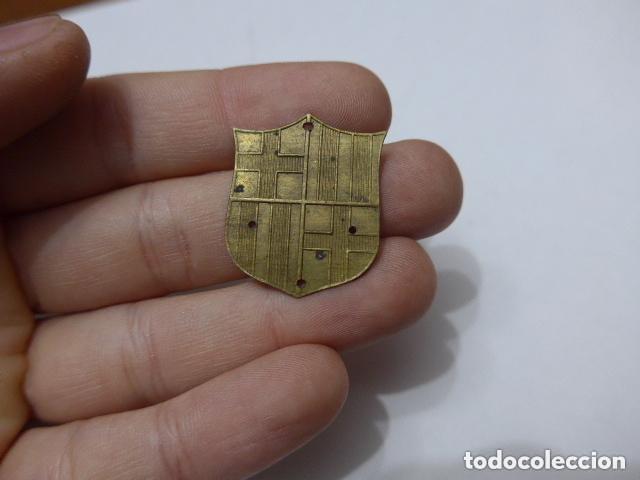 Militaria: Antigua insignia de policia, con escudo barcelona, rara, a identificar.