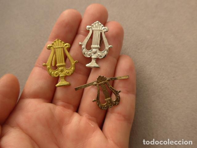 Militaria: Lote de 3 antiguas insignias distintas de musico, originales, Guerra civil.