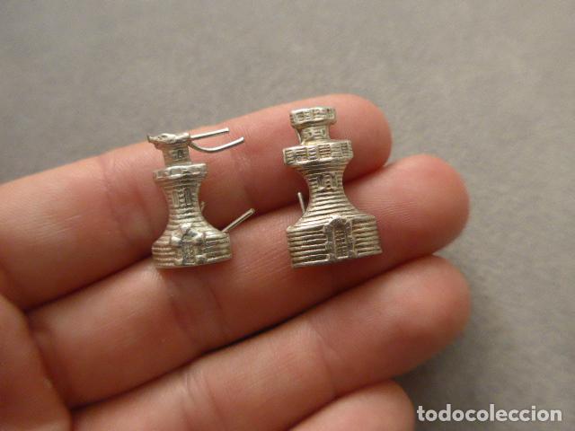 Militaria: Antiguas 2 insignias originales de ingenieros, Republica y Guerra civil