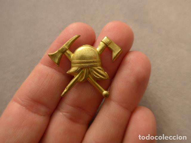 Militaria: Antigua insignia o emblema original de Bomberos, epoca Republica o Guerra civil