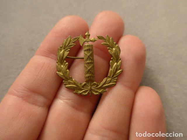 Militaria: Antigua insignia o emblema original del Cuerpo Juridico, guerra civil.