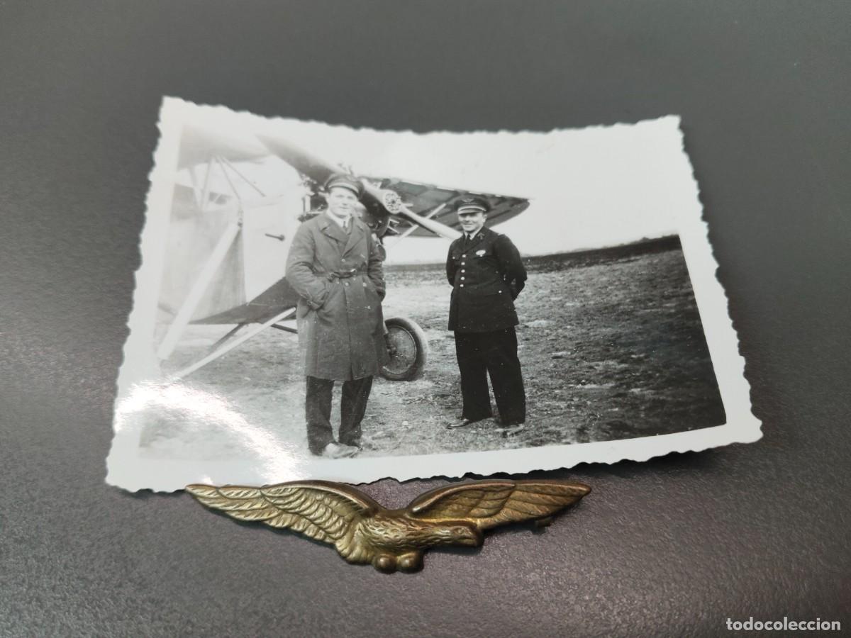 Militaria: Francia. Fotograf&iacute;a pilotos Primera Guerra Mundial e insignia. Original.
