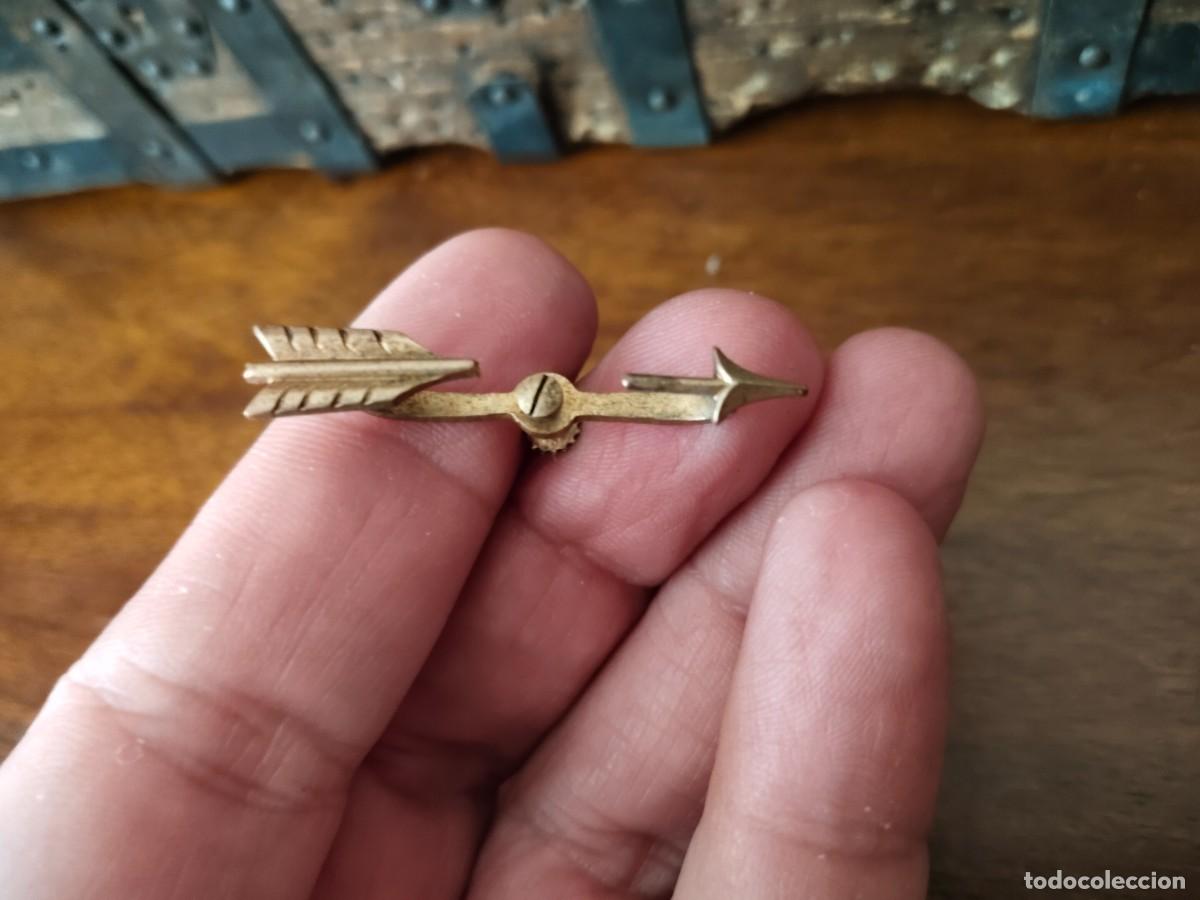 Militaria: Francia. Insignia de flecha. A tuerca. - Foto 4