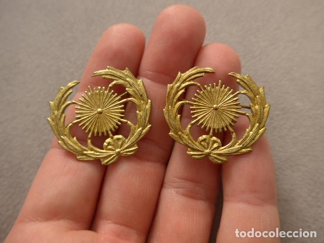 Militaria: Lote de 2 antiguas insignias emblemas de intendencia, originales. Republica y Guerra civil.