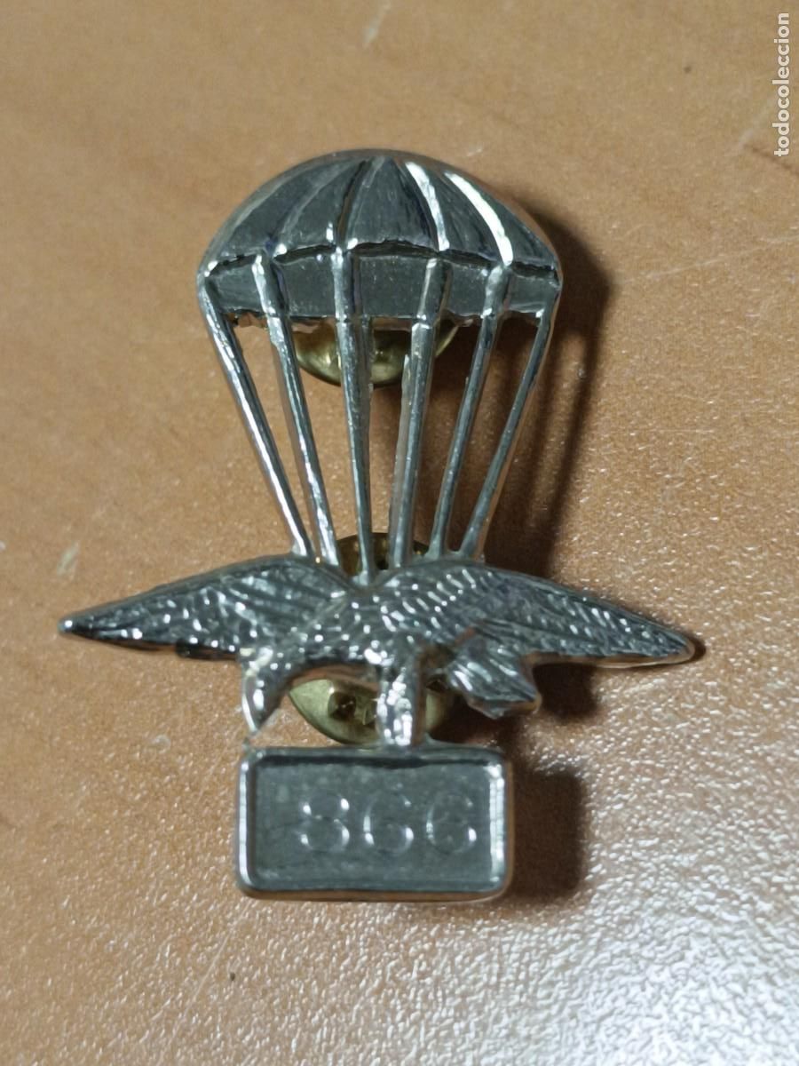 Militaria: INSIGNIA DE SALTO PONE 866