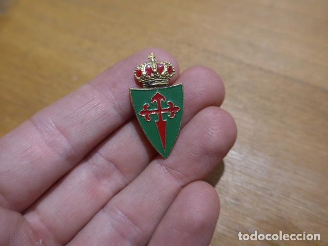 Militaria: Antigua insignia o emblema original de Renovacion Espa&ntilde;ola, guerra civil.