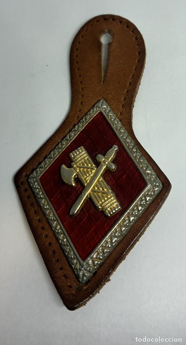 Militaria: DISTINTIVO &rdquo;PEPITO&rdquo; DE EMBLEMA DE LA GUARDIA CIVIL ESPA&Ntilde;OLA DISE&Ntilde;ADO CON UN HAZ