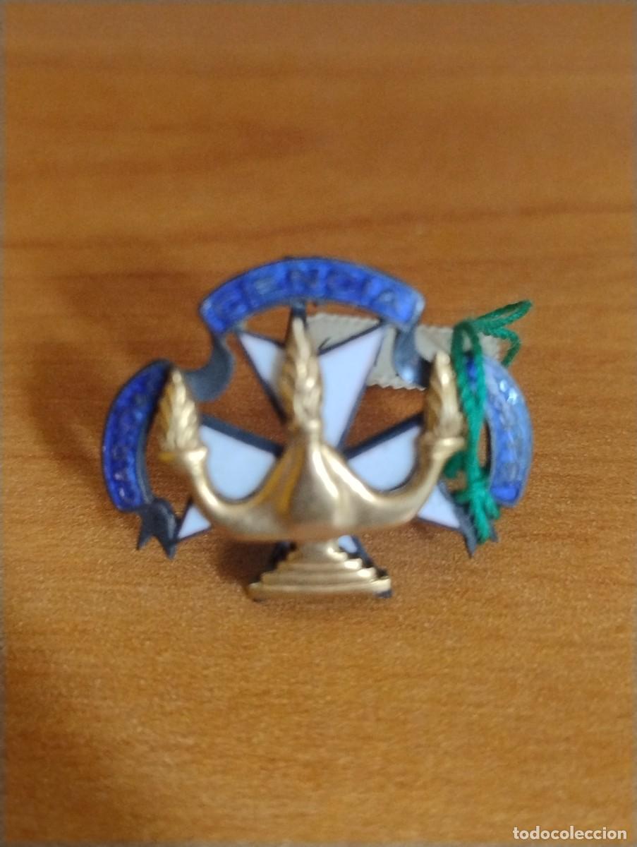 Militaria: ANTIGUA INSIGNIA DE ENFERMERIA CARIDAD CIENCIA ARTE ASOCIACION DE ENFERMERAS ESPA&Ntilde;OLAS GUERRA CIVIL