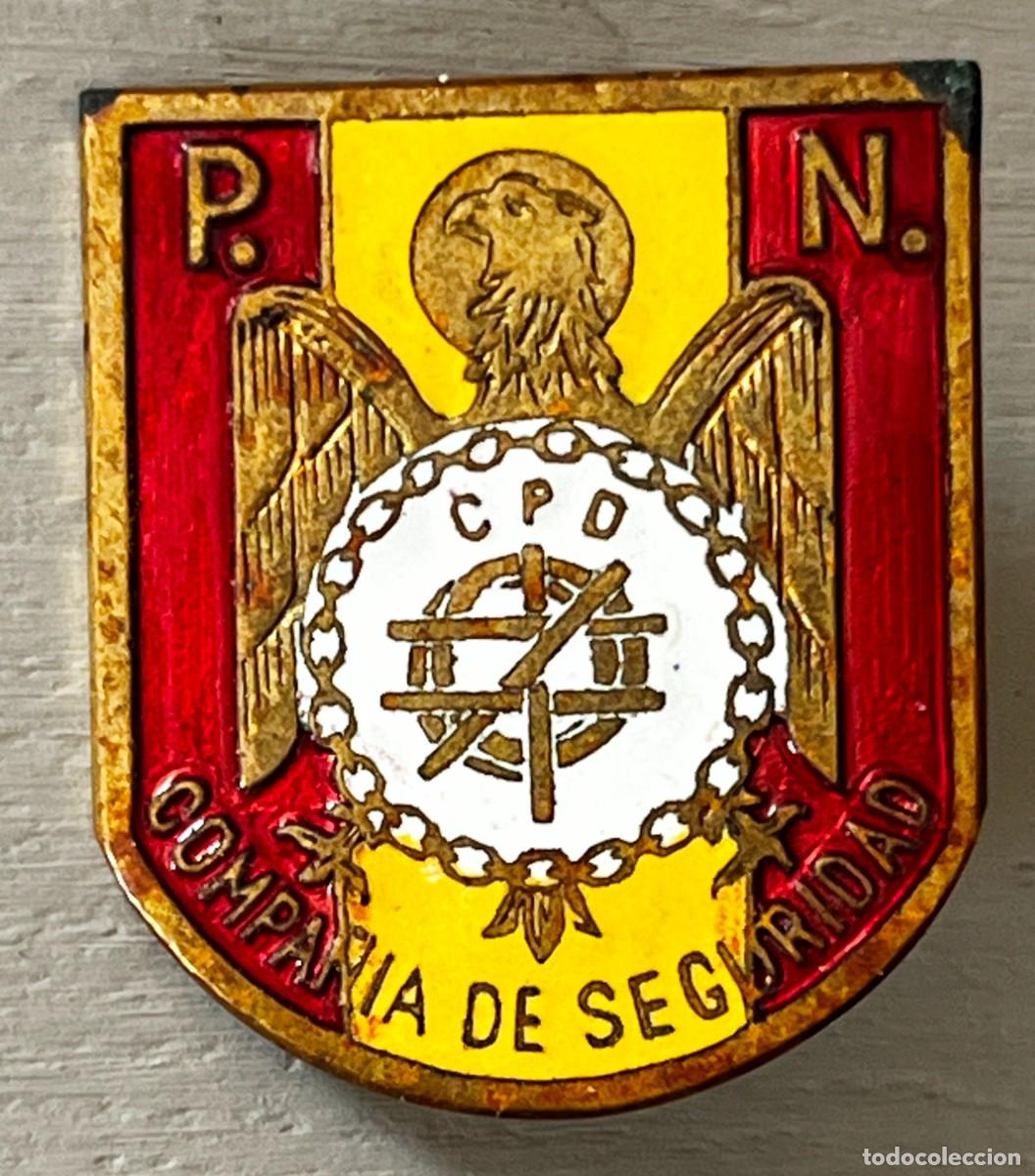 Militaria: Distintivo met&aacute;lico de la Polic&iacute;a Nacional de servicio de Centro de Protecci&oacute;n de Datos. Mide 3,7 x