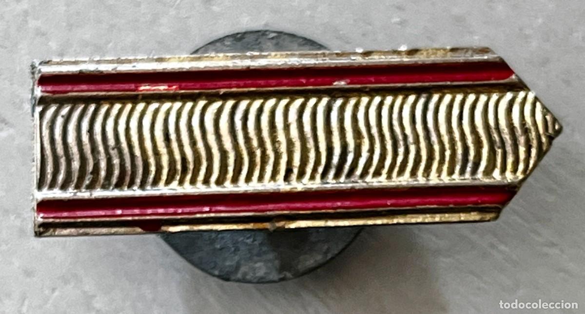 Militaria: ANTIGUO GALON METALICO DE CABO PRIMERO DE LA POLICIA ARMADA, MIDE 3,8 CMS. DE LONGITUD, EXCELENTE.
