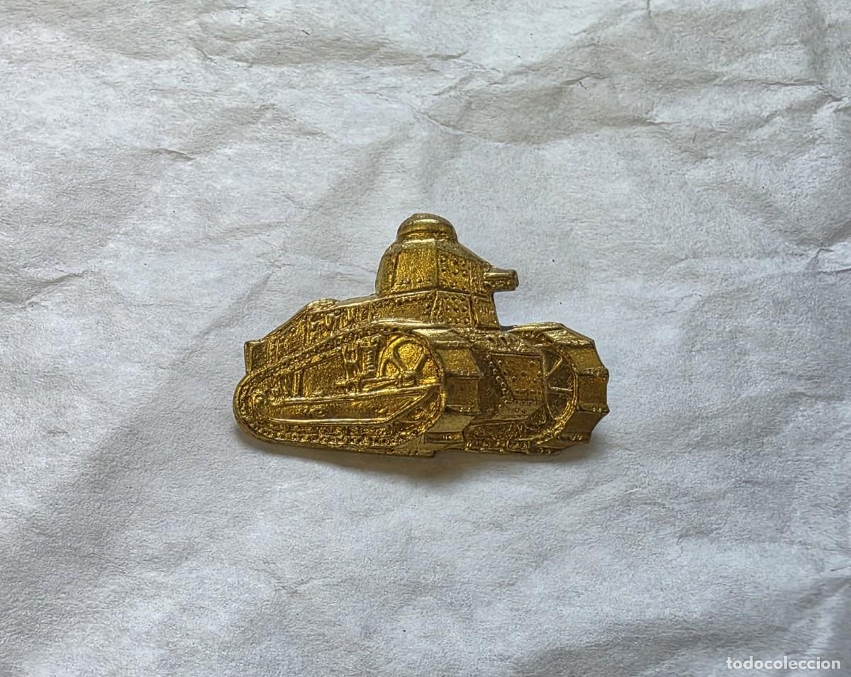 Militaria: Insignia de tanque / distintivo de carros dorado, 2,8 cm, de aguja