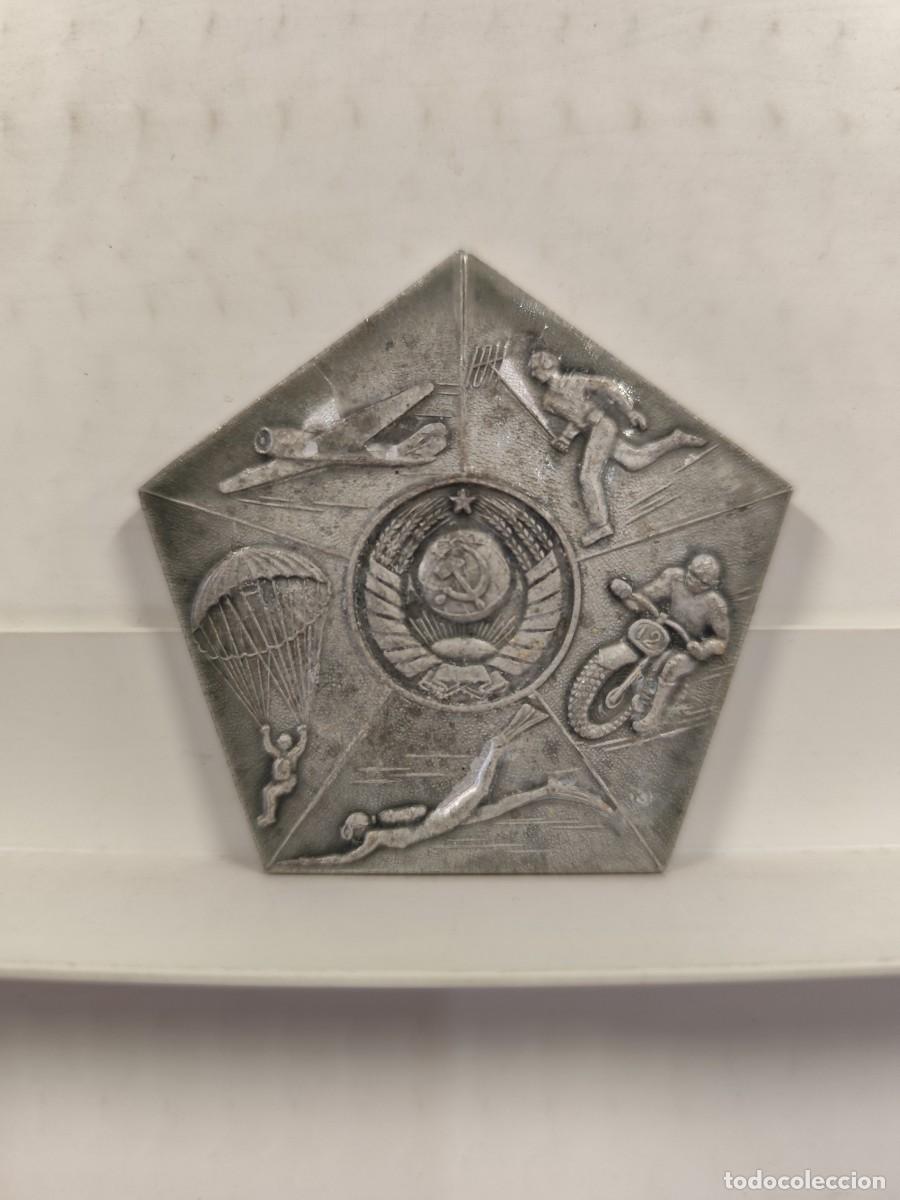 Militaria: MEDALLA CONMEMORATIVA URSS PENTATLON DOSAAF - REVERSO KREMLIN MOSCU CCCP