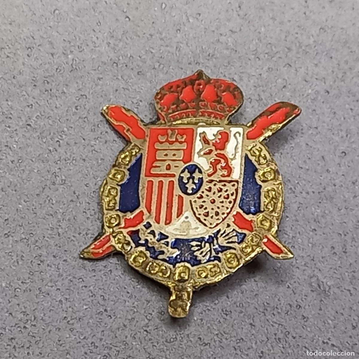 Militaria: Antigua insignia de la Guardia Real con el escudo de armas del rey Juan Carlos I de Borb&oacute;n, a&ntilde;os 90