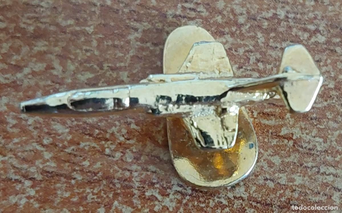 Militaria: Insignia ojal Jet avi&oacute;n