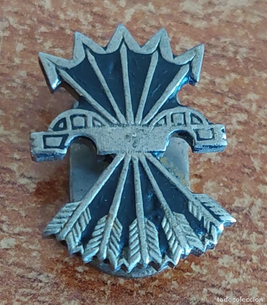 Militaria: Insignia ojal Falange