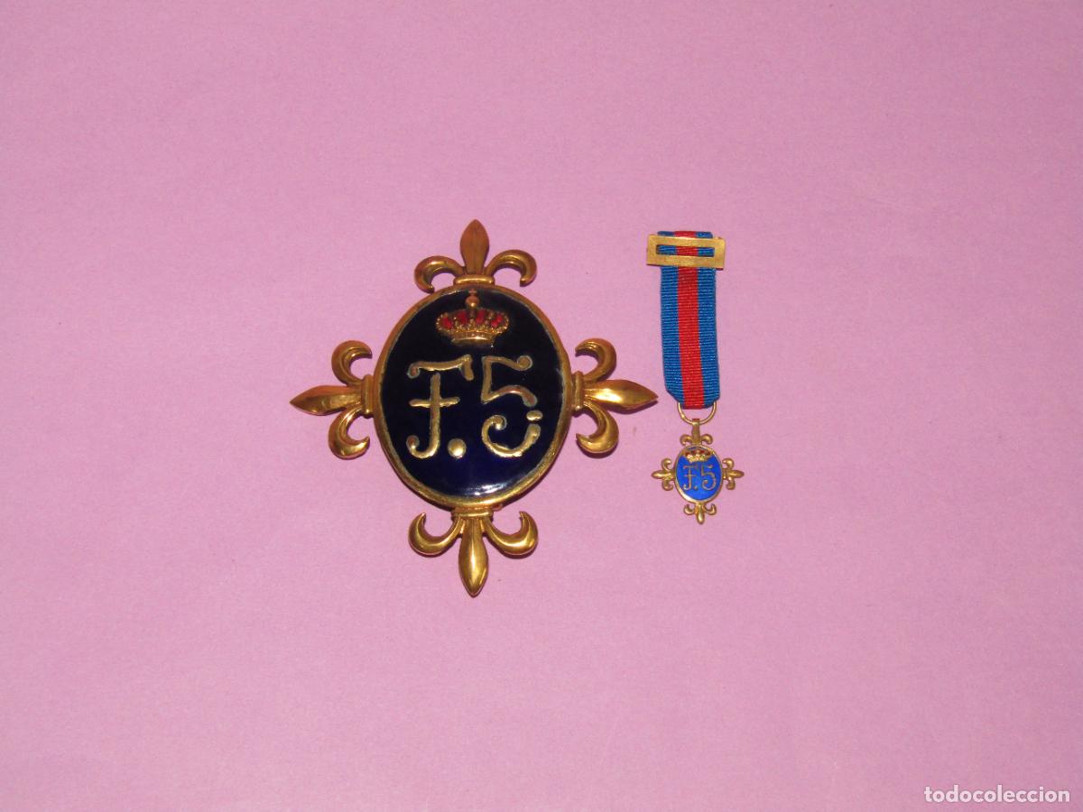 Militaria: Antigua Insignia y Miniatura del Cuerpo Colegiado de Descendientes de las REALES GUARDIAS WALONAS