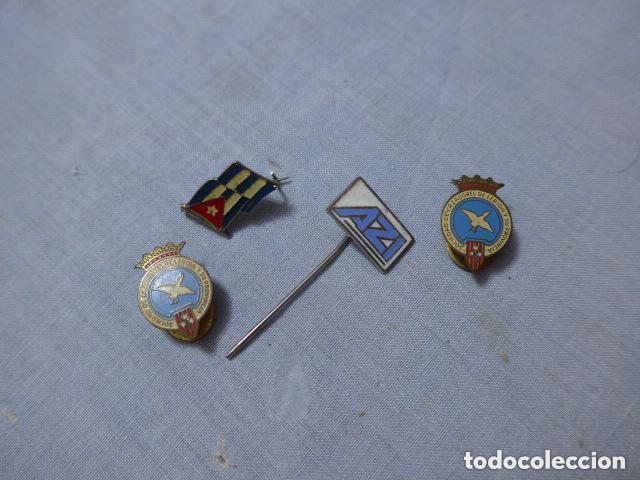 Militaria: Lote 4 insignias antiguas, variedad, una bandera cubana Cuba.