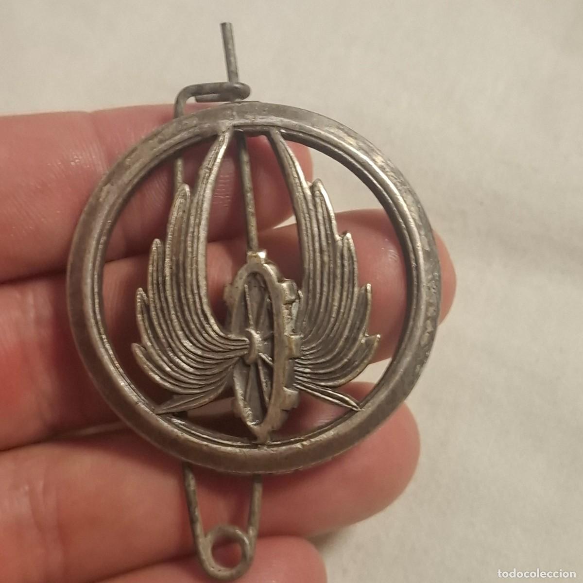 Militaria: Antigua insignia de Boina del Regimiento de Trenes Francia (2)