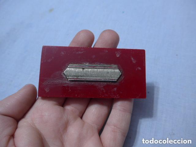 Militaria: Antigua galleta de pecho a identificar.