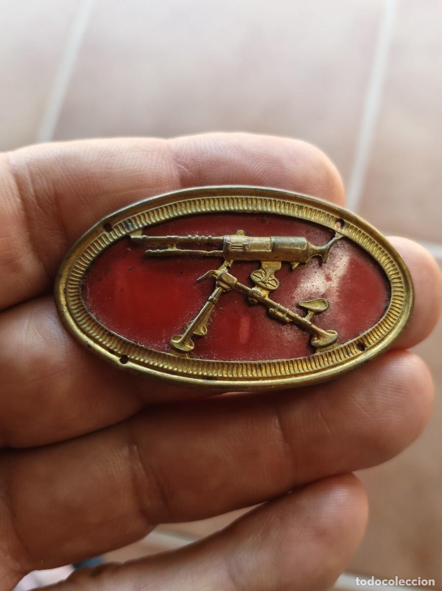 Militaria: Distintivo de pecho guerra civil