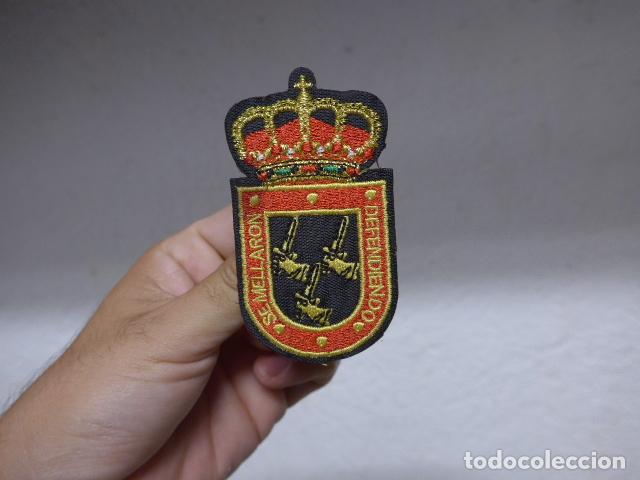 Militaria: Antiguo emblema de imperdible de la Hermandad de Veteranos del Ejercito, original.