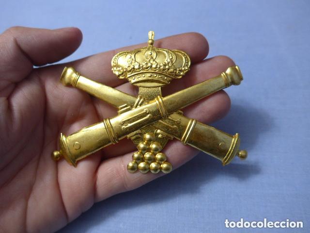 Militaria: Antiguo gran emblema o insignia para salacot, de artilleria de Alfonso XIII, original.