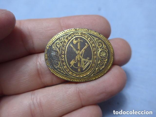 Militaria: Antigua insignia damasquinada de la legion espa&ntilde;ola en sahara ifni a&ntilde;os 50, original.