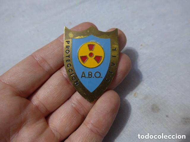 Militaria: Antiguo emblema insignia de proteccion civil ABO, original.