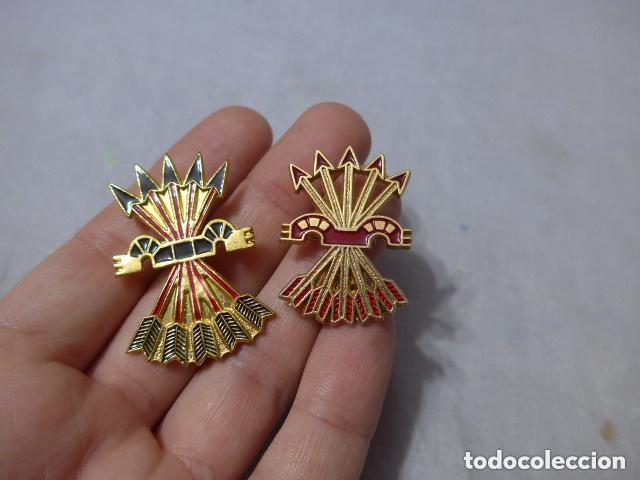 Militaria: Antigua pareja de insignia emblema de Falange de a&ntilde;os 70-80, transicion.